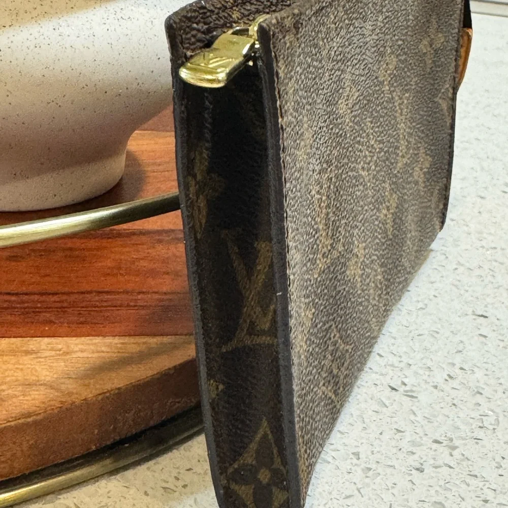Louis Vuitton Authentic Vintage Monogram Pouch - Picture 6 of 9